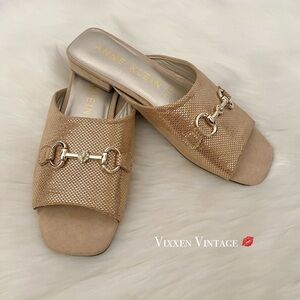 VINTAGE ANNE KLEIN SQUARE TOE HORSEBIT 'AKRIMA' BLOCK HEEL SANDALS IN NATURAL